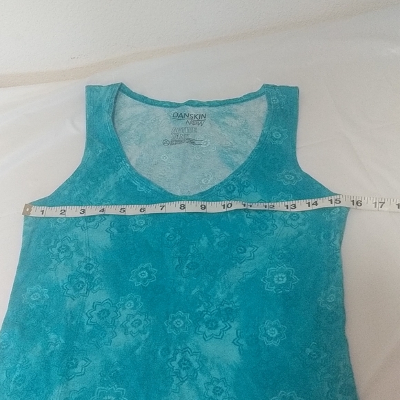 Danskin Now .Active Wear Tank Top . - Picture 3 of 5
